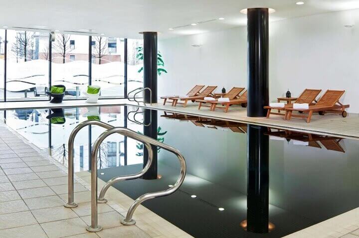 The swimming pool at Park Inn by Radisson Manchester