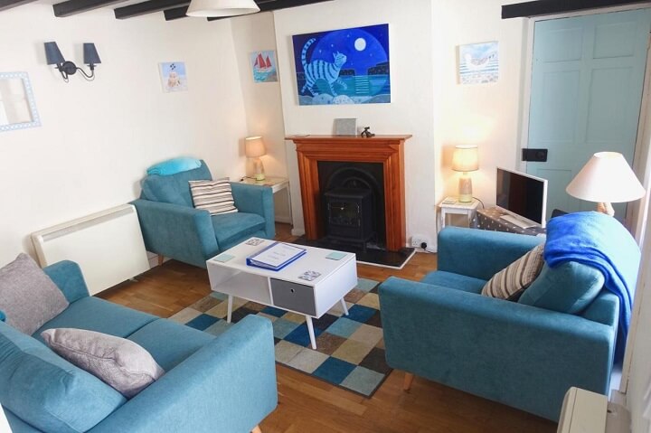 The cosy living room in Blue Cat Cottage, located in Mousehole on the outskirts of Penzance