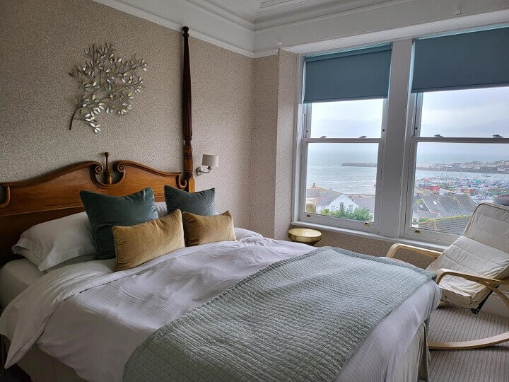 A luxurious room with sea view at Hotel Penzance